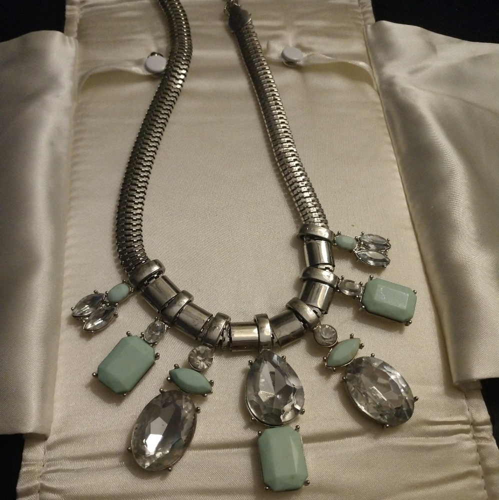 SILVERTONE NECKLACE